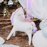 Jednorog AirLoonz stojeći balon beli sa roze grivom i zlatnim rogom