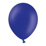 Mat tamno plava balon napunjen helijumom sa trakom i tegom